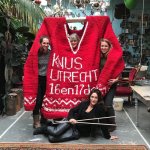 Knus 03 2017 Breien van oversized trui voor festival Knus in Utrecht